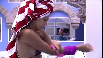 Video Emily Araujo BBB de Sutiã_ Transparente HD