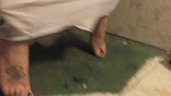 wifey on wc demonstrating off supah-sexy feet and underpants