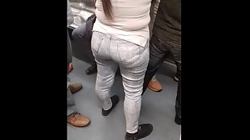 Milf culona en el metro de la ciudad de Mé_xico